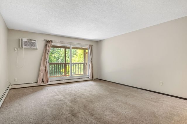 2011 E 122nd Street D24, Burnsville, MN 55337