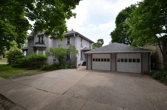727 W Center STREET, Whitewater, WI 53190