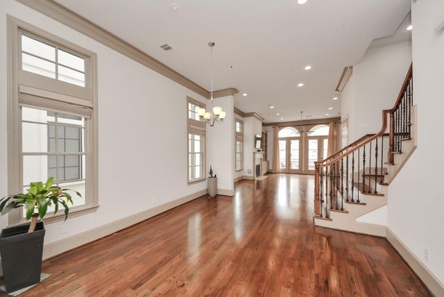 314 W Clay Street, Houston, TX 77019