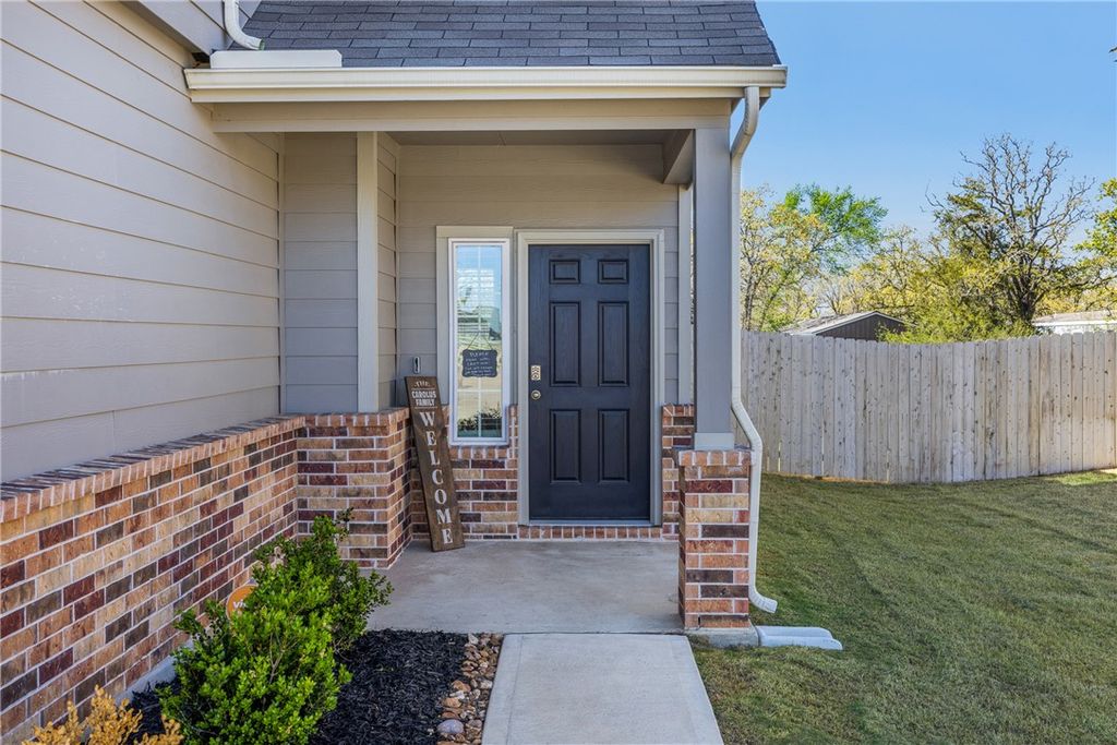 943 Harper Lane, Bryan, TX 77803 — photo 4