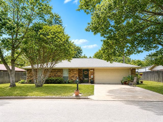 1207 Friona Street, Bowie, TX 76230