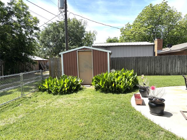 1207 Friona Street, Bowie, TX 76230