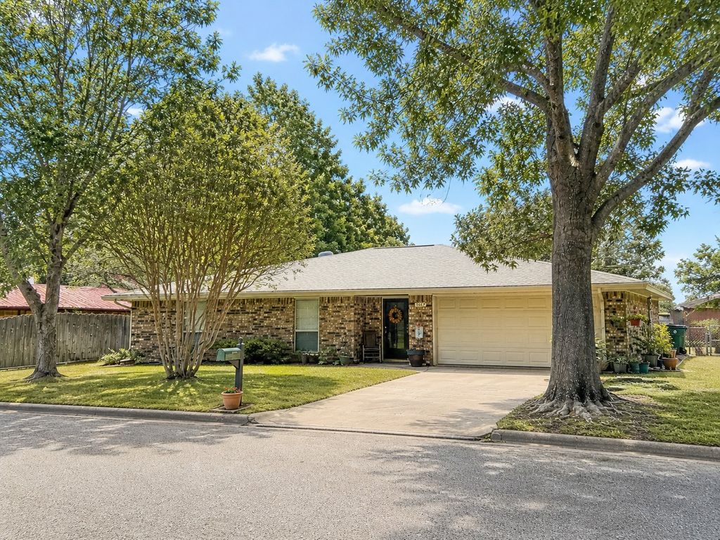 1207 Friona Street, Bowie, TX 76230