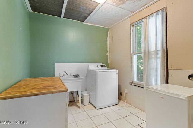 601 N Road Street, Elizabeth City, NC 27909