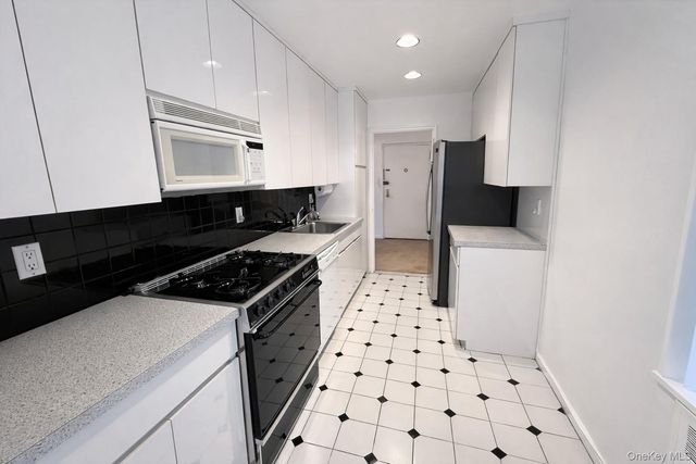 209-25 18th Avenue 1C, Bayside, NY 11360