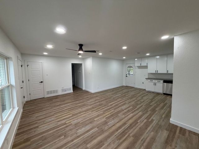 905 Brown Trail, Bedford, TX 76022