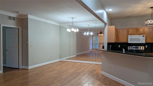 15286 Cornell Drive, Clinton Township, MI 48038