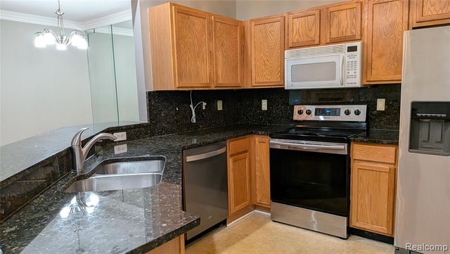 15286 Cornell Drive, Clinton Township, MI 48038