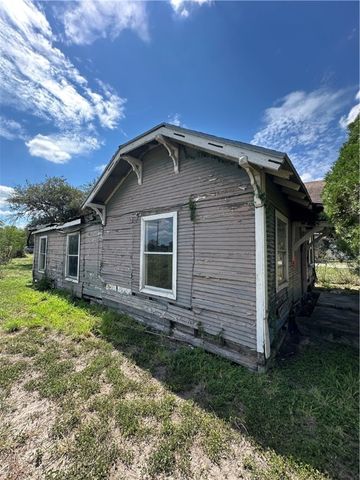 425 E Richard Ave, Kingsville, TX 78363