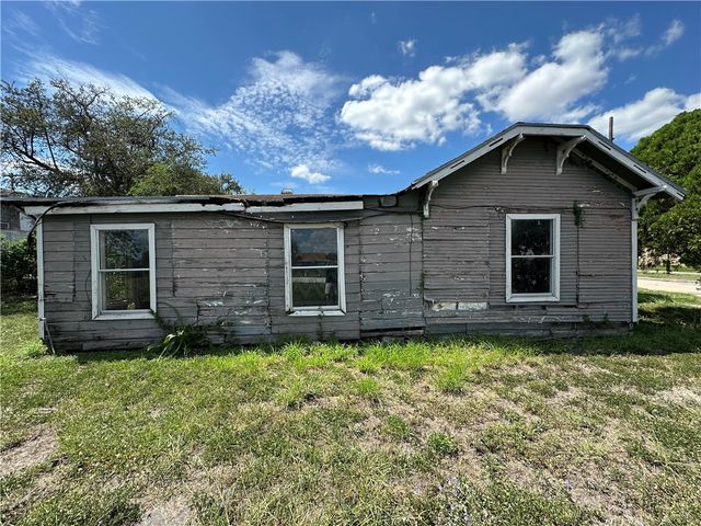 425 E Richard Ave, Kingsville, TX 78363