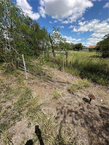 425 E Richard Ave, Kingsville, TX 78363