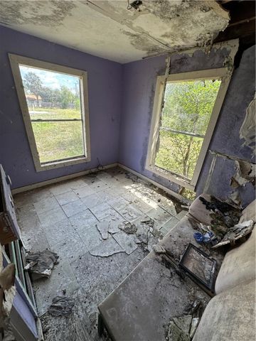 425 E Richard Ave, Kingsville, TX 78363