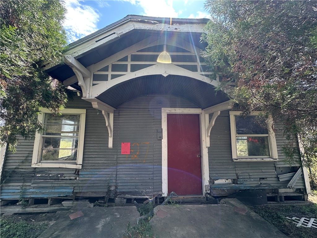 425 E Richard Ave, Kingsville, TX 78363