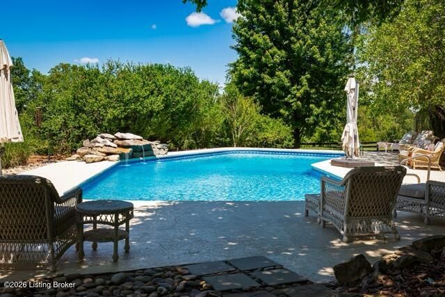 107 My Kentucky Rose Cir, Simpsonville, KY 40067