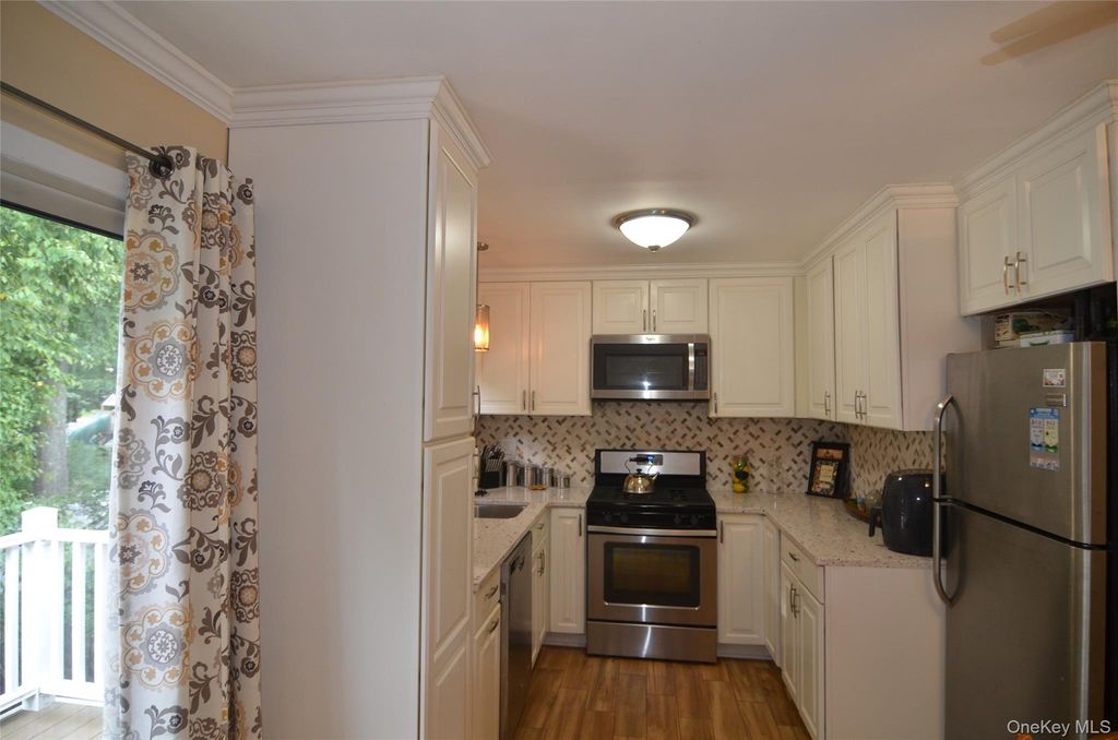 13 LENOX Court 911, Suffern, NY 10901 — photo 4