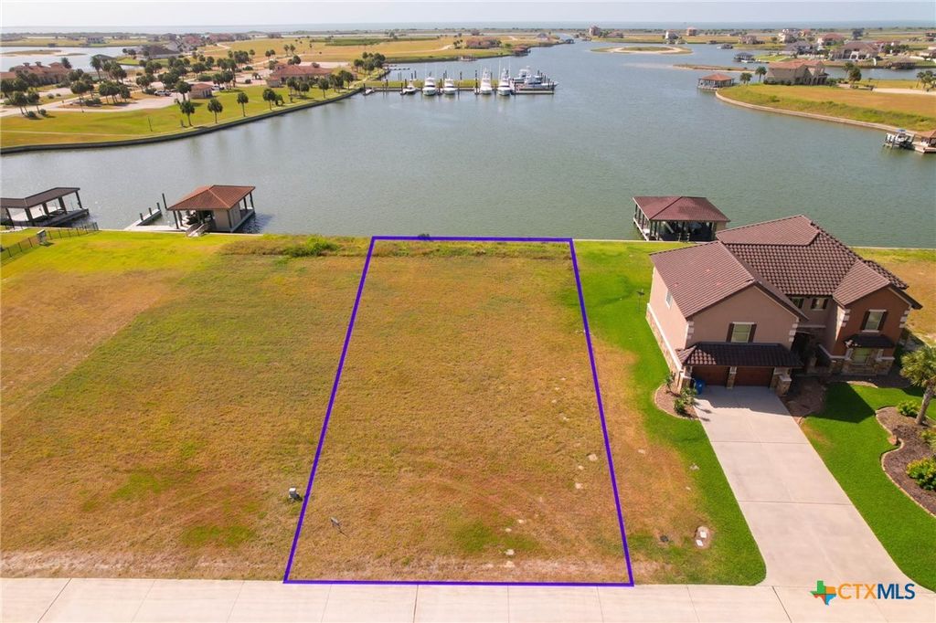 315 W Lago Loop Road, Port O'connor, TX 77982