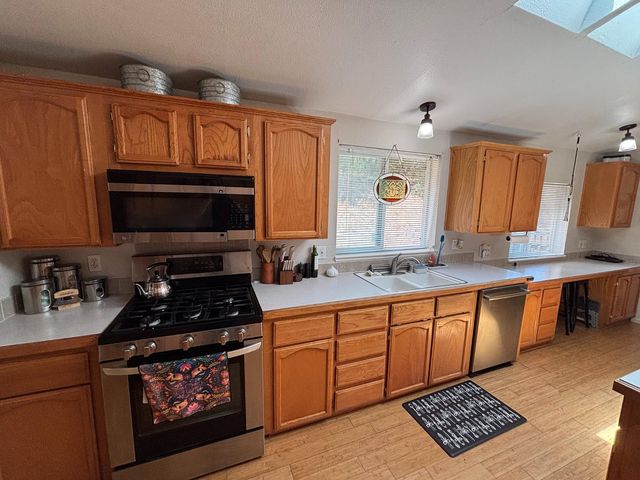 10273 Holcomb Dr, Grass Valley, CA 95949