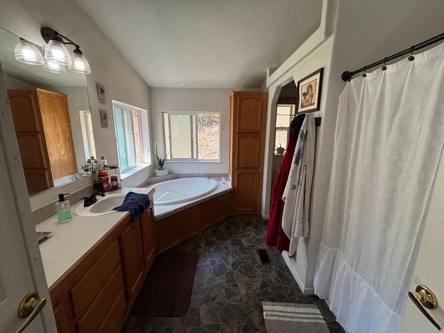 10273 Holcomb Dr, Grass Valley, CA 95949