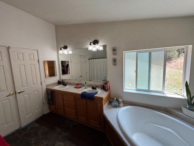 10273 Holcomb Dr, Grass Valley, CA 95949