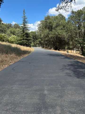 10273 Holcomb Dr, Grass Valley, CA 95949