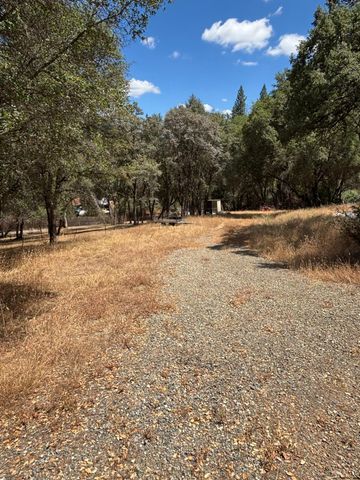 10273 Holcomb Dr, Grass Valley, CA 95949