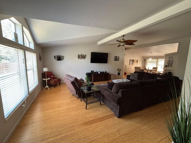 10273 Holcomb Dr, Grass Valley, CA 95949