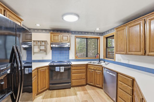 4221 E Bailey Rd, Chattaroy, WA 99003