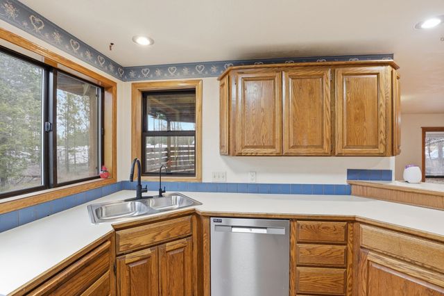 4221 E Bailey Rd, Chattaroy, WA 99003