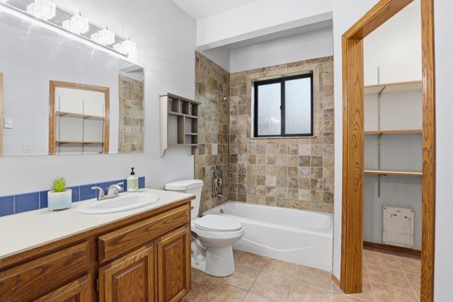 4221 E Bailey Rd, Chattaroy, WA 99003