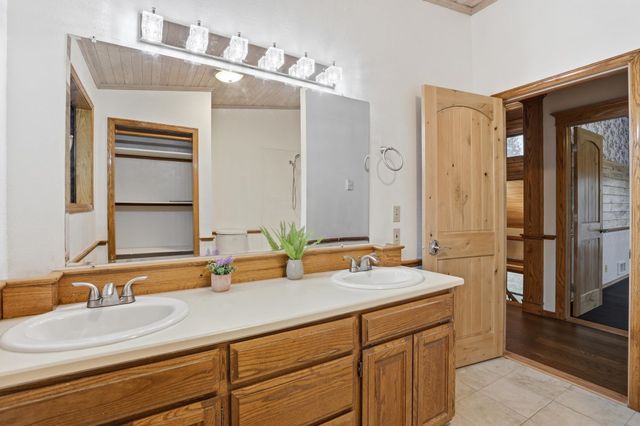 4221 E Bailey Rd, Chattaroy, WA 99003