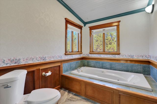 4221 E Bailey Rd, Chattaroy, WA 99003