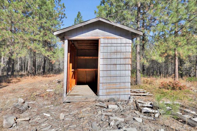 4221 E Bailey Rd, Chattaroy, WA 99003