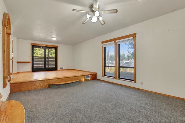 4221 E Bailey Rd, Chattaroy, WA 99003