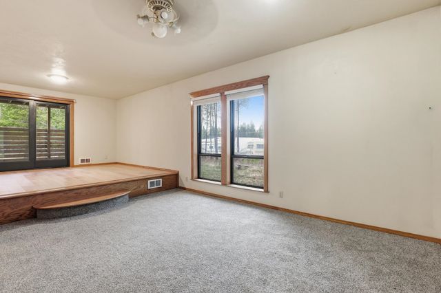 4221 E Bailey Rd, Chattaroy, WA 99003