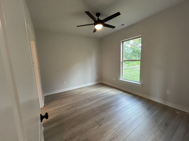 200 Augusta Way, Burns, TN 37029