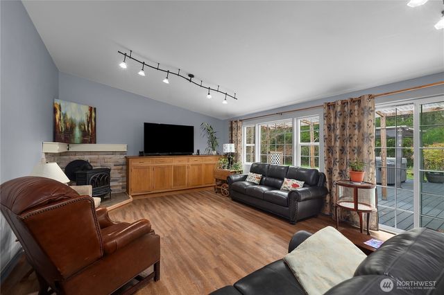 30 SE Mariner Lane, Shelton, WA 98584