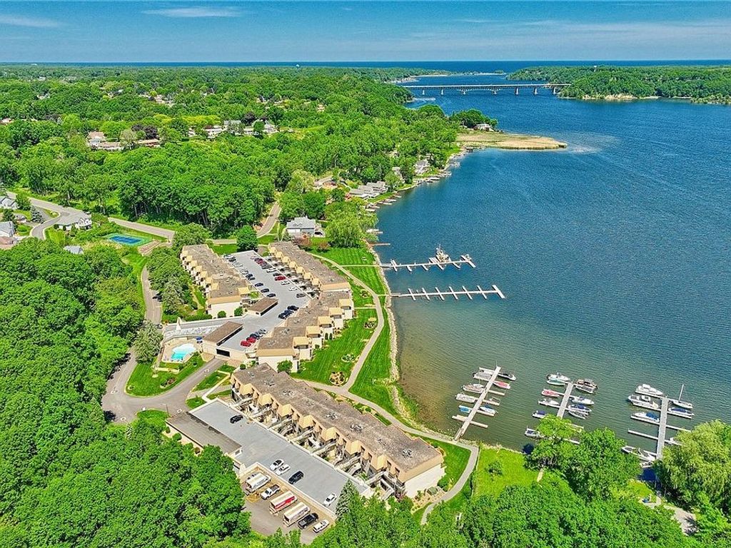 265 Bay Village Drive, Irondequoit, NY 14609