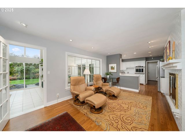 7695 Sw BRENTWOOD St, Portland, OR 97225