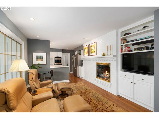 7695 Sw BRENTWOOD St, Portland, OR 97225