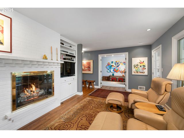 7695 Sw BRENTWOOD St, Portland, OR 97225