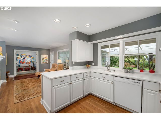 7695 Sw BRENTWOOD St, Portland, OR 97225