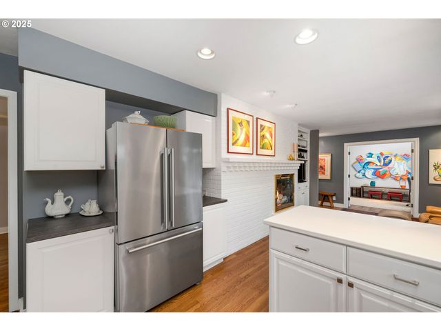 7695 Sw BRENTWOOD St, Portland, OR 97225