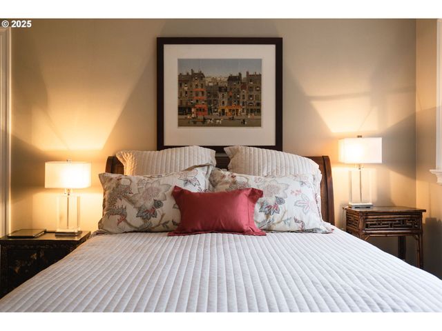 7695 Sw BRENTWOOD St, Portland, OR 97225