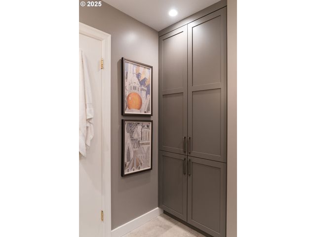 7695 Sw BRENTWOOD St, Portland, OR 97225