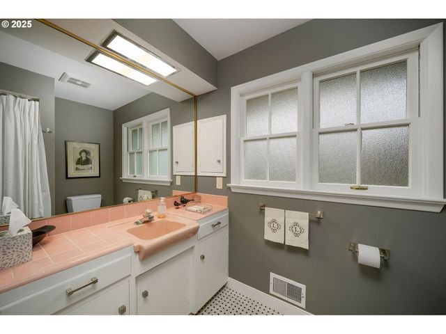 7695 Sw BRENTWOOD St, Portland, OR 97225