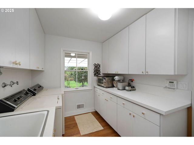 7695 Sw BRENTWOOD St, Portland, OR 97225