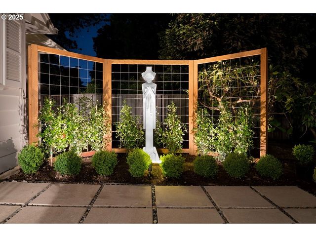 7695 Sw BRENTWOOD St, Portland, OR 97225