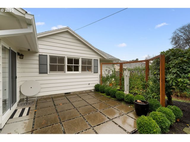 7695 Sw BRENTWOOD St, Portland, OR 97225
