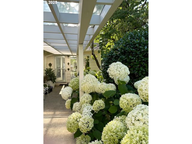 7695 Sw BRENTWOOD St, Portland, OR 97225