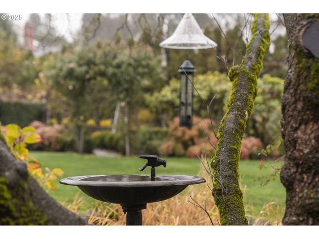 7695 Sw BRENTWOOD St, Portland, OR 97225